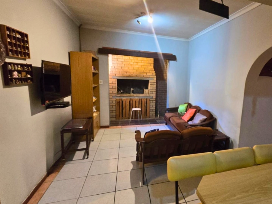 4 Bedroom Property for Sale in Windsor Park Estate Western Cape